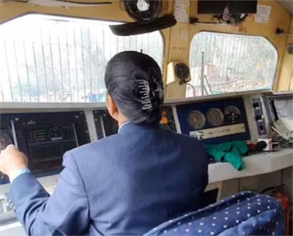 indian railways  women  men  vande bharat