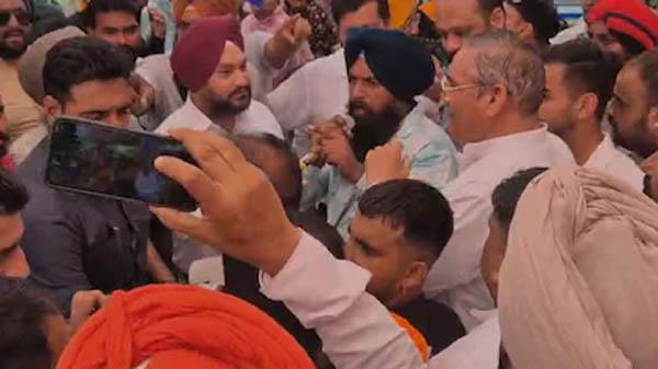 clash between bjp and bsp leaders in hoshiarpur