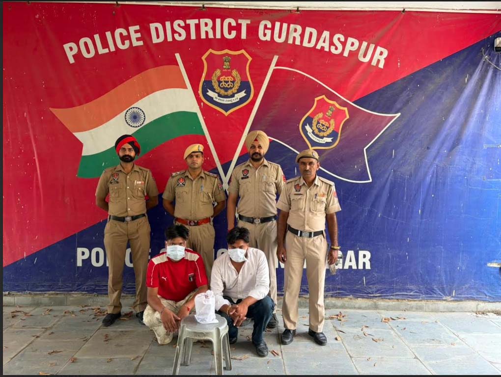 ਗੁਰਦਾਸਪੁਰ ਪੁਲਸ ਦੀ ਨਸ਼ਿਆਂ ਖ਼ਿਲਾਫ਼ ਵੱਡੀ ਕਾਰਵਾਈ, ਦੋ ਵੱਖ-ਵੱਖ ਮਾਮਲਿਆਂ ’ਚ ਹੈਰੋਇਨ ਸਮੇਤ 3 ਵਿਅਕਤੀ ਕਾਬੂ
