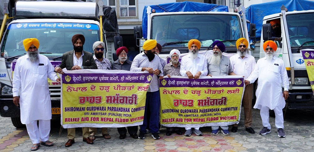 ਹੜ੍ਹ ਪੀੜਤਾਂ ਲਈ ਰਾਹਤ ਸਮੱਗਰੀ ਦੇ 4 ਟਰੱਕ ਲੈ ਕੇ ਨੇਪਾਲ ਪੁੱਜਾ ਸ਼੍ਰੋਮਣੀ ਕਮੇਟੀ ਦਾ ਵਫ਼ਦ