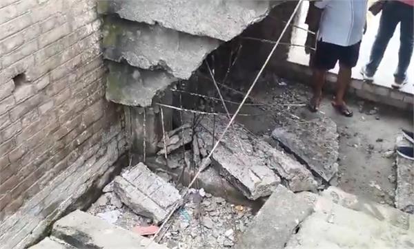 collapsed stair  1 student