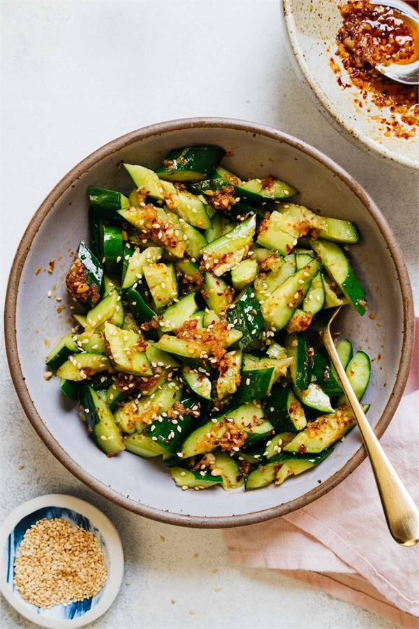 make cucumber salad easily at home