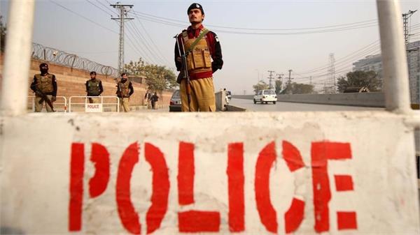 policeman in pakistan