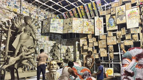 kolkata  durga puja  waste newspapers 