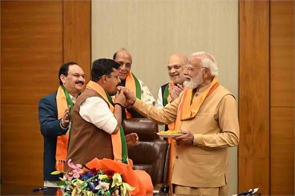 pm modi  birthday  lamp of blessings  nitin nabin