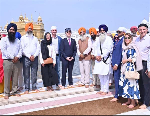 us ambassador sergio gor paid obeisance at sri harmandir sahib 