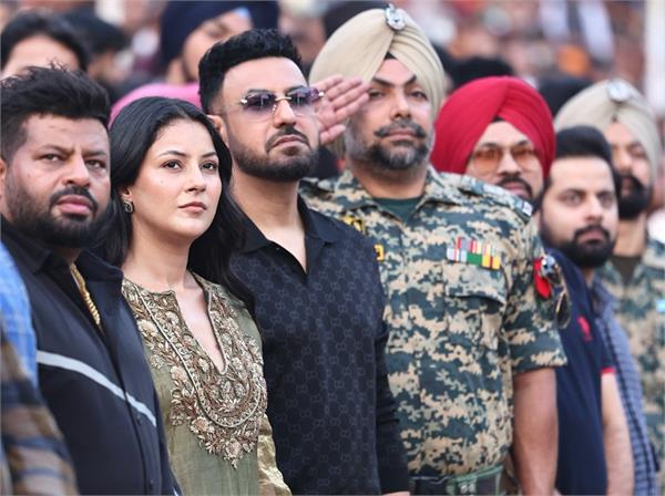 gippy and shehnaaz reached wagah border to promote   singh vs kaur 2  