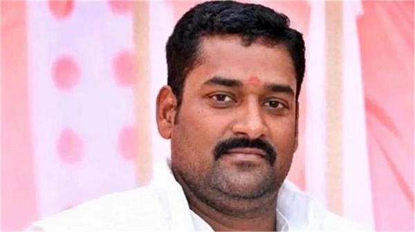 samajwadi party  leader  uttar pradesh police  arrested