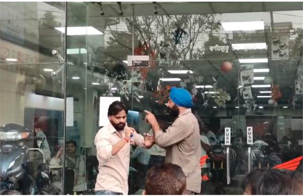 hungama over new activa at gs honda in jalandhar