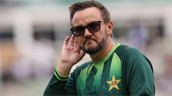 ready to provide full time coaching to pakistan  s test team  mike hesson