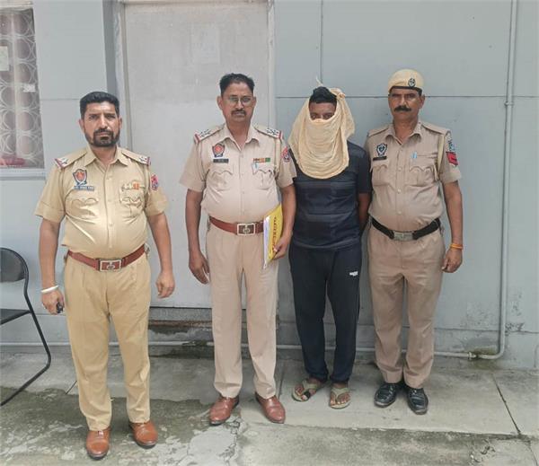 accused arrested for stealing doors from panchayat rooms 