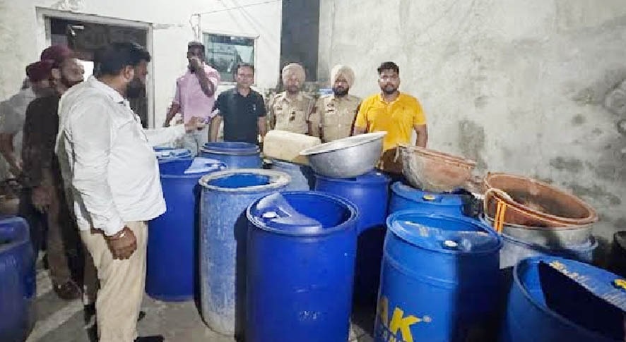 ਆਬਕਾਰੀ ਵਿਭਾਗ ਦੀ ਵੱਡੀ ਕਾਰਵਾਈ, ਛੱਜਲਵੱਡੀ ''ਚ ਛਾਪੇਮਾਰੀ ਕਰ ਕੇ ਨਾਜਾਇਜ਼ ਸ਼ਰਾਬ ਬਰਾਮਦ
