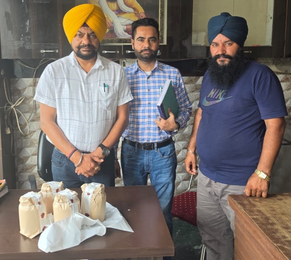 ਦੁੱਧ ਡੇਅਰੀਆਂ ’ਤੇ ਸਿਹਤ ਵਿਭਾਗ ਦੀ ਛਾਪੇਮਾਰੀ, ਪਨੀਰ-ਖੋਏ ਦੇ 20 ਸੈਂਪਲ ਭਰੇ