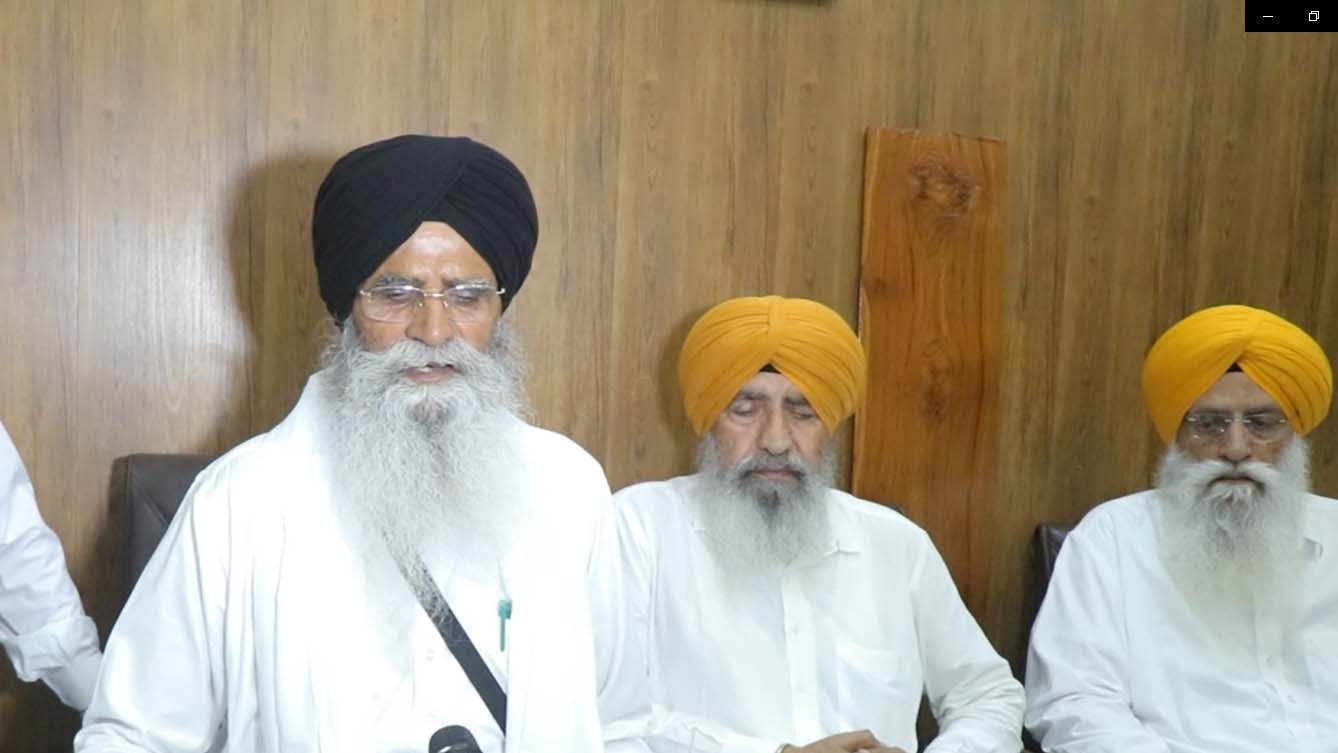 ਸ੍ਰੀ ਦਰਬਾਰ ਸਾਹਿਬ ਕੰਪਲੈਕਸ 'ਚ ਗੁਟਕਾ ਸਾਹਿਬ ਦੀ ਬੇਅਦਬੀ ਦੇ ਮਾਮਲੇ 'ਚ SGPC ਦਾ ਬਿਆਨ