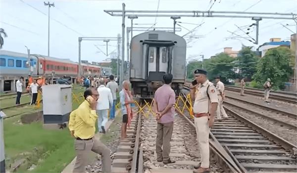 mahananda express derailed