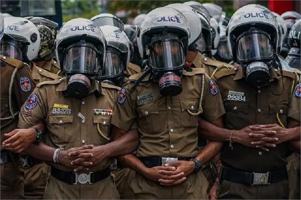 sri lankan police remove statue