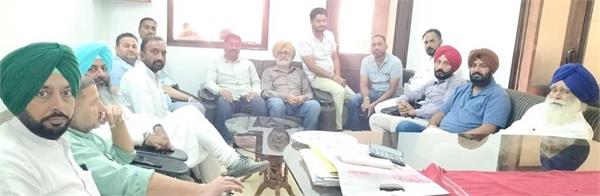 demand for immediate release arhtiyas of payal grain market