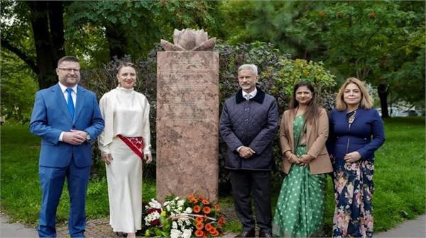 jaishankar pays tribute to   indian rulers   who sheltered polish refugees