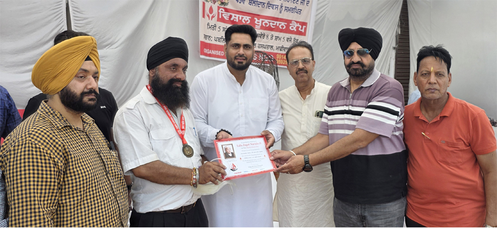 ਅਮਰ ਸ਼ਹੀਦ ਲਾਲਾ ਜਗਤ ਨਰਾਇਣ ਜੀ ਦੇ ਬਲੀਦਾਨ ਦਿਵਸ ਮੌਕੇ 55 ਵਿਅਕਤੀਆਂ ਨੇ ਕੀਤਾ ਖੂਨਦਾਨ