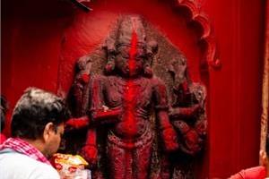 veer pahariya seeks blessings at kamakhya temple