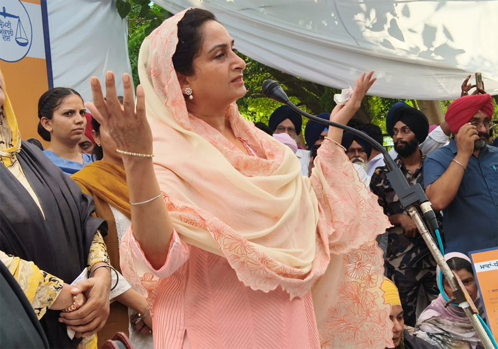 ਹਰਸਿਮਰਤ ਬਾਦਲ ਦੀ ਅਗਵਾਈ ਹੇਠ ‘ਮਾਵਾਂ-ਧੀਆਂ ਨੂੰ ਸਤਿਕਾਰ ਦਿਓ’ ਮੁਹਿੰਮ ਤਹਿਤ ਰੋਸ ਧਰਨਾ