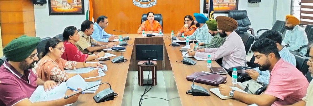 DC ਅਮਰਪ੍ਰੀਤ ਕੌਰ ਵੱਲੋਂ ਪਰਾਲੀ ਸਾੜਨ ਤੋਂ ਰੋਕਣ ਲਈ ਅਧਿਕਾਰੀਆਂ ਨੂੰ ਸਖ਼ਤ ਹਦਾਇਤਾਂ ਜਾਰੀ