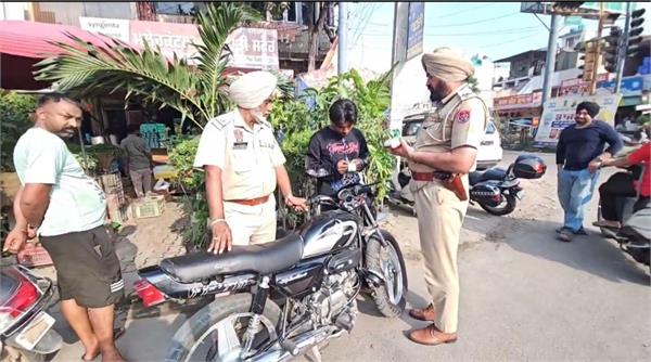 traffic police issued challans to 2 dozen vehicles