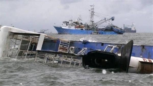 boat sinks