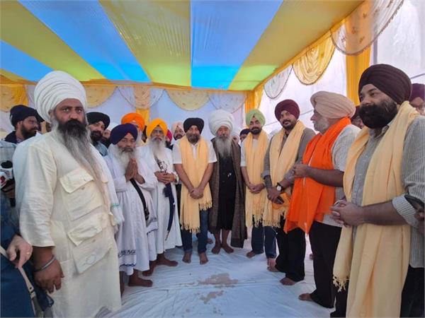 kar sewa of footwear house begins at takht sri patna sahib