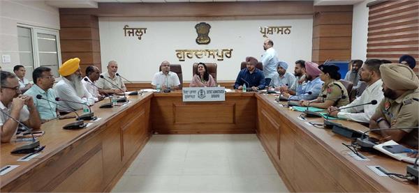 rakhi gupta inspected the special camps under sir in gurdaspur district