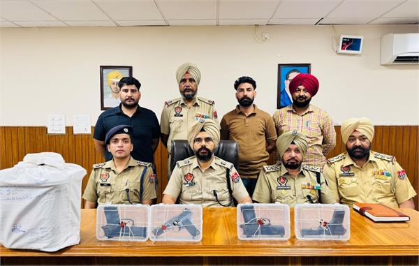 two drug smugglers arrested with 7 kg of heroin