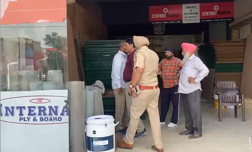 ਜ਼ੀਰਾ ''ਚ ਫ਼ਾਇਰਿੰਗ! ਮੋਟਰਸਾਈਕਲ ਸਵਾਰਾਂ ਨੇ ਚਲਾਈ ਗੋਲ਼ੀ