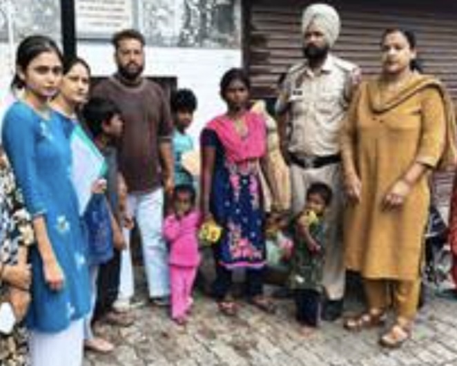 ਮੰਦਰਾਂ ਦੇ ਬਾਹਰ ਭੀਖ ਮੰਗਦੇ 7 ਬੱਚੇ ਰੈਸਕਿਊ, ਜ਼ਿਲ੍ਹਾ ਪ੍ਰਸ਼ਾਸਨ ਵੱਲੋਂ ਵਿਸ਼ੇਸ਼ ਮੁਹਿੰਮ