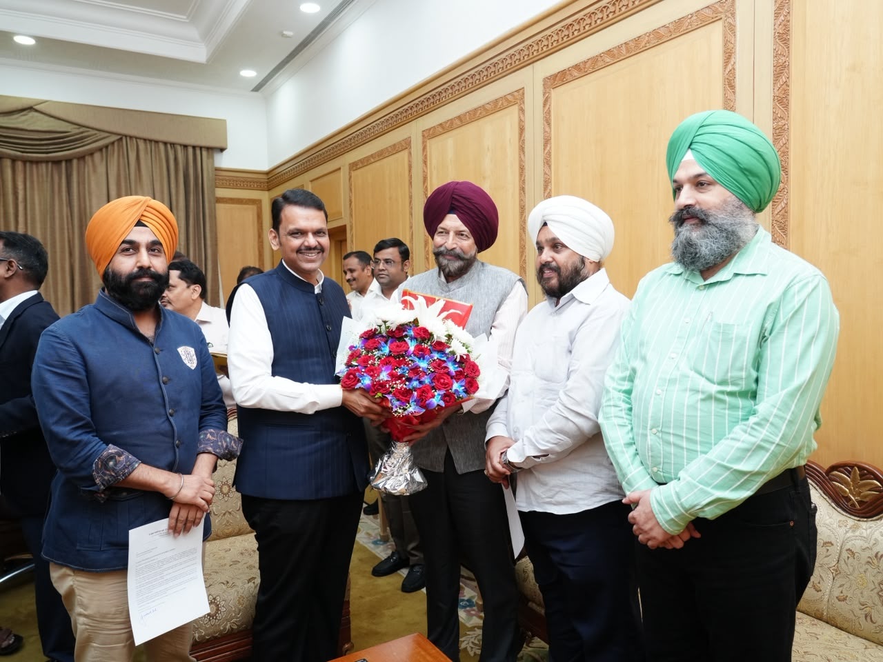 ਡਾ. ਵਿਜੇ ਸਤਬੀਰ ਸਿੰਘ ਅਤੇ ਹੋਰ ਆਗੂਆਂ ਨੇ CM ਫੜਨਵੀਸ ਨਾਲ ਕੀਤੀ ਮੁਲਾਕਾਤ