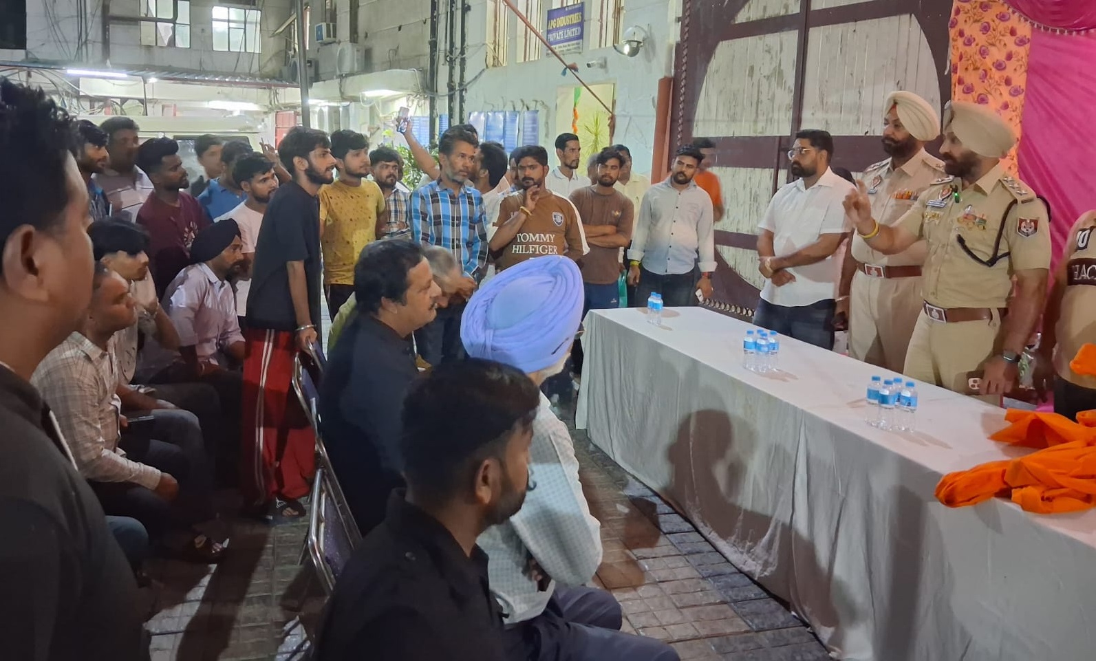 ਨਸ਼ਾ ਵੇਚਣ ਵਾਲਿਆਂ ਦੀ ਸੂਚਨਾ ਤੁਰੰਤ ਪੁਲਸ ਨੂੰ ਦਿਓ: ACP ਭੁੱਲਰ