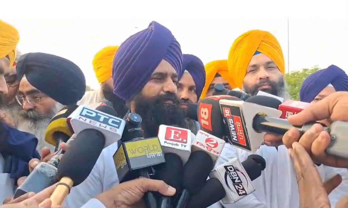 ਕਰਤਾਰਪੁਰ ਲਾਂਘਾ ਮੁੜ ਖੋਲ੍ਹਣ ਲਈ ਭਾਰਤ-ਪਾਕਿਸਤਾਨ ਦੀ ਸੰਗਤ ਨੇ ਜ਼ੀਰੋ ਲਾਈਨ ’ਤੇ ਕੀਤੀ ਅਰਦਾਸ