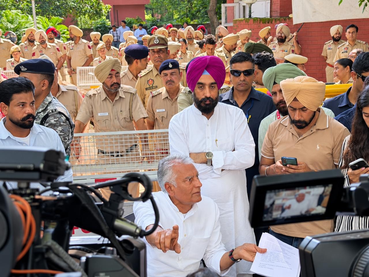 ਸੁਨੀਲ ਜਾਖੜ ਨੇ ਮੰਤਰੀਆਂ ਦੀ ਕੋਠੀਆਂ ਤੇ ਸਰਕਟ ਹਾਊਸ ਕੀਤਾ ਦਾ ਦੌਰਾ