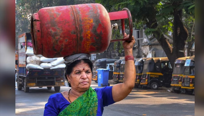 ''ਮਹਿਲਾ LPG ਸਿਲੰਡਰ ਨਹੀਂ ਚੁੱਕ ਸਕਦੀ'' ਕਹਿ ਕੇ ਨੌਕਰੀ ਤੋਂ ਕੀਤਾ ਇਨਕਾਰ, ਹੁਣ IOC ਦੇਵੇਗਾ 12 ਲੱਖ ਦਾ ਮੁਆਵਜ਼ਾ