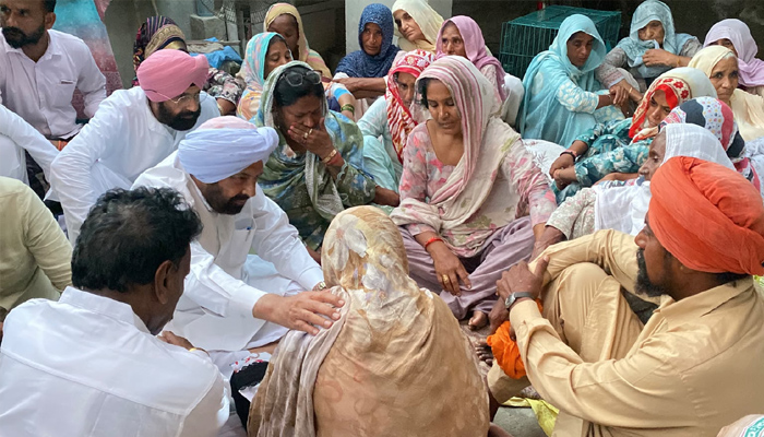 ਮ੍ਰਿਤਕ ਅਰਸ਼ਦੀਪ ਦੇ ਪਰਿਵਾਰ ਨਾਲ ਕੇਵਲ ਢਿੱਲੋਂ ਨੇ ਕੀਤਾ ਦੁੱਖ ਸਾਂਝਾ